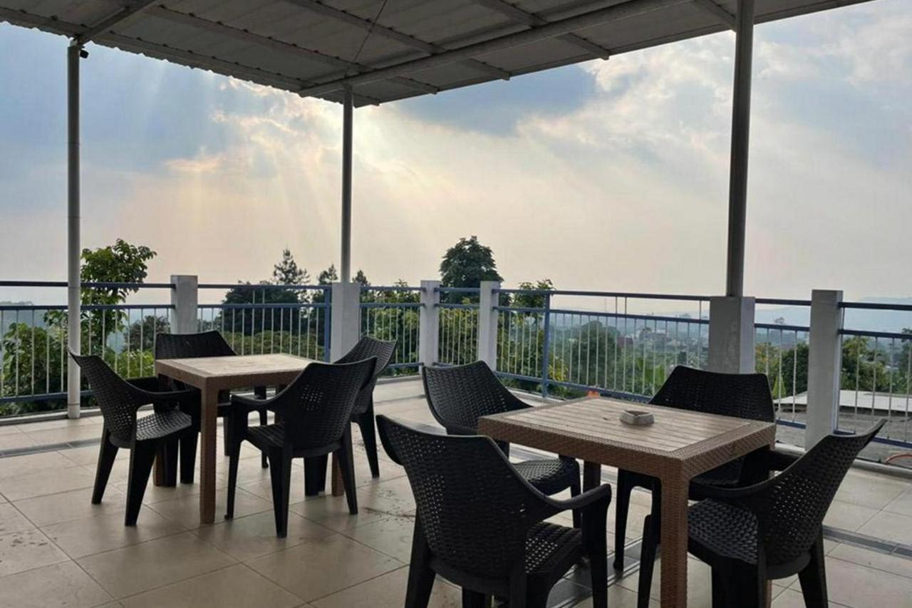 Villa Syariah Citeko RedPartner Bogor Bagian luar foto